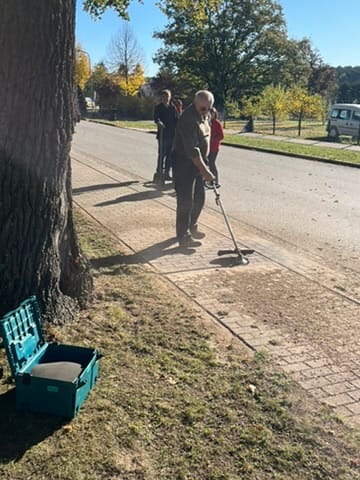 Bürgermeister Frank Issleib beim Arbeitseinsatz in Frankendorf